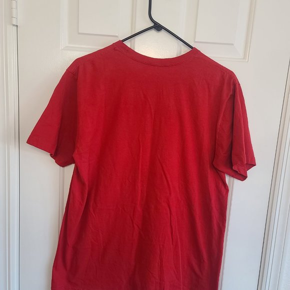 Elf The Movie Tee Shirt - Raised By Elves Red Short Sleeve - Picture 3 of 3